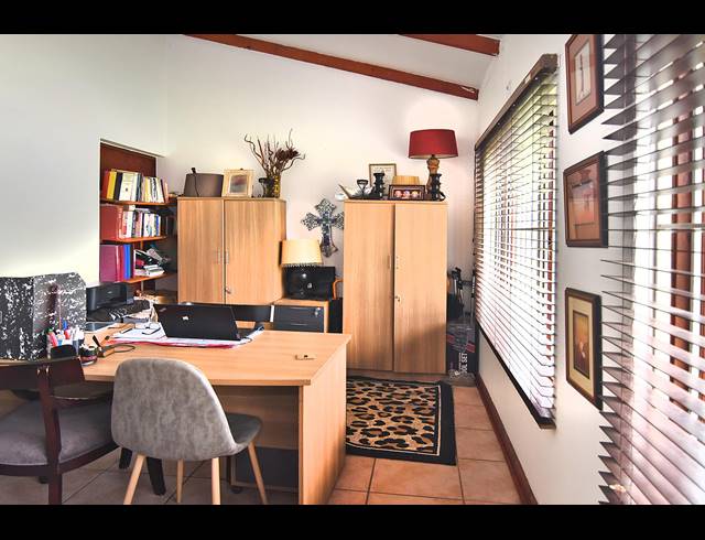 4 BEDROOM HOUSE FOR SALE IN RANDJESFONTEIN AH